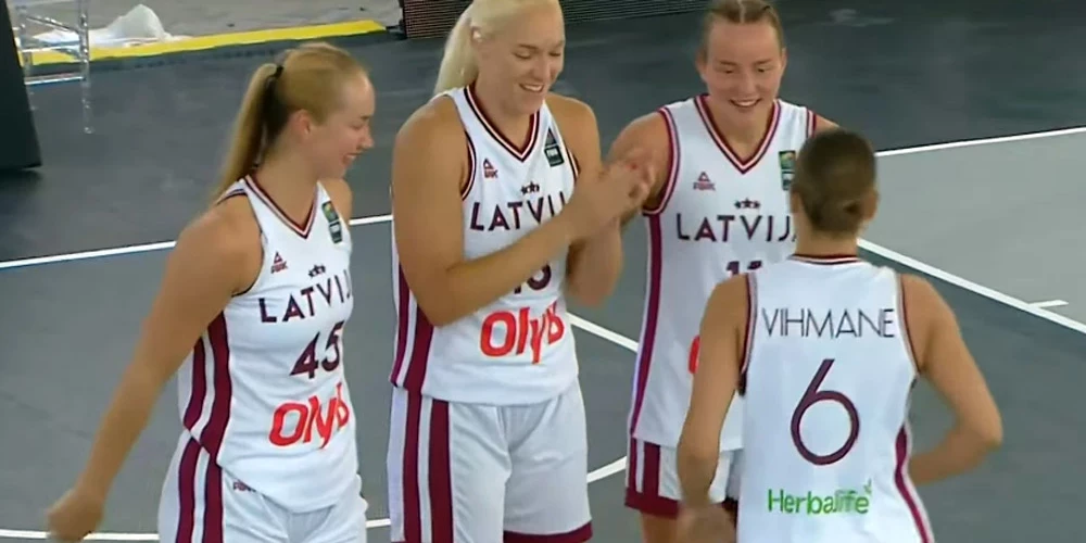Latvijas 3x3 sieviešu basketbola izlasi pārstāv Digna Strautmane (no kreisās), Marta Miščenko, Paula Mauriņa un Ketija Vihmane.