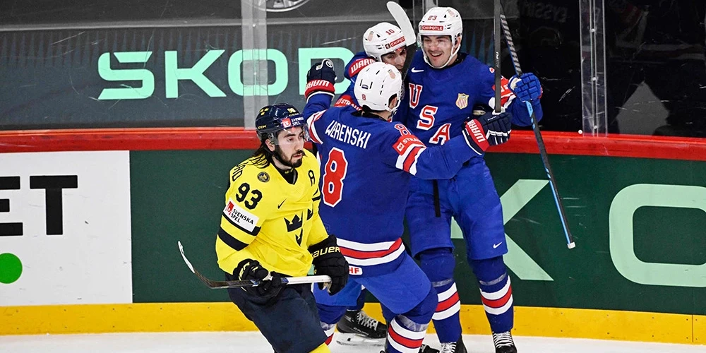 Maikijs Eisimons ar komandas biedriem svin ceturto vārtu guvumu.