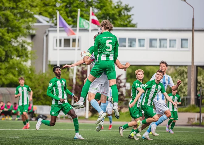 "Metta" futbolisti no Rīgas Hanzas vidusskolas laukuma atvadās ar pārliecinošu zaudējumu pret virslīgas līderi