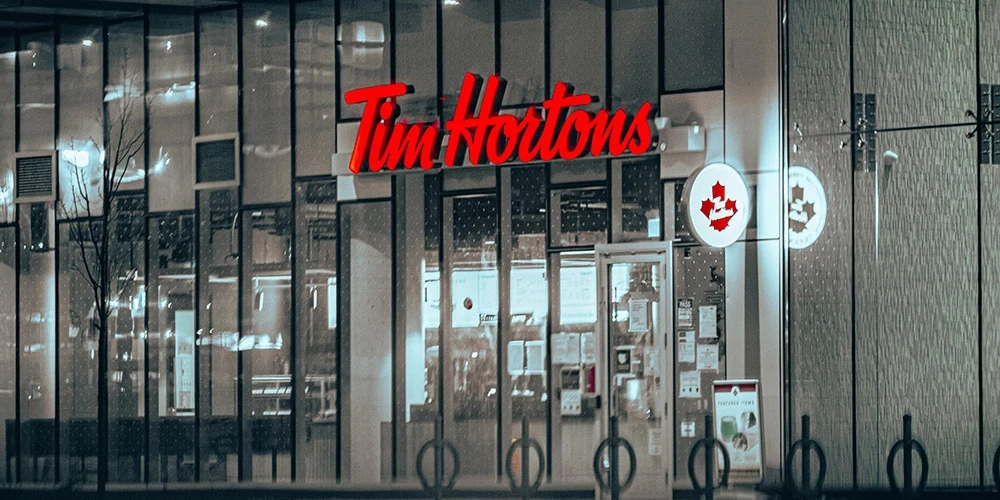 Ikonisko virtuļu un kafijas veikalu 1964. gadā līdzdibināja Toronto "Maple Leafs" spēlētājs Tims Hortons.