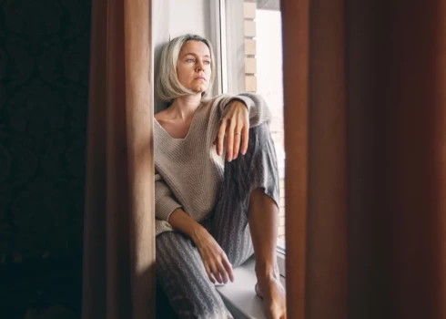 Tev ir tiesības sērot. Jā, attiecības ar precētu cilvēku nav morāli pieņemamas, bet, ja tu kādu mīlēji, tava sirds ir salauzta. Un tas ir līdzjūtības vērts.