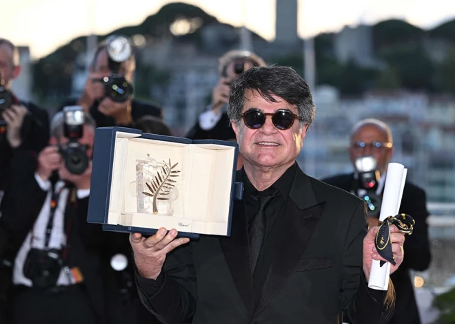 Zelta palmas zaru saņem irāņu režisora Panāhi filma "It Was Just an Accident"