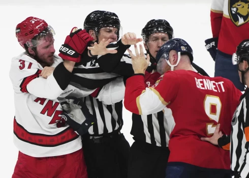 "Panthers" mājās pārspēja Karolīnas "Hurricanes".