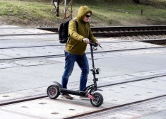 Obligāta OCTA elektriskajiem skrejriteņiem: noskaidrots, kā to vērtē Latvijas iedzīvotāji