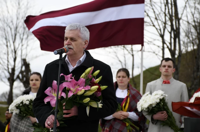 Baltinavas vidLatgales partijas sastāvā uz Balvu novada domi startē Baltinavas vidusskolas direktors Imants Slišāns, kurš 1990. gadā pirmajā konkursā "Latgolas zeltene un Latgalīts” Krāslavā ieguva laureāta titulu "Latgalīts”.