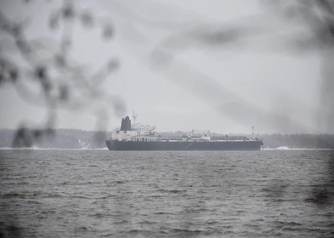 В Финском заливе нарастает напряженность: армия России взяла под охрану "теневой флот" Путина