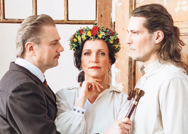 Blaumaņa klasika jaunos toņos: Cēsu pils parka estrādē pirmizrādi piedzīvos “Skroderdienas Silmačos”