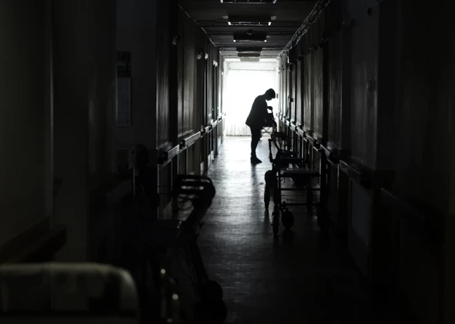 "Собаки живут лучше": в рижском доме престарелых творятся ужасные вещи, задействована даже полиция