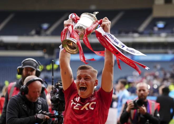 Kristera Tobera un "Aberdeen" izcīnīto Skotijas kausu atzīmē ap 100 000 fanu