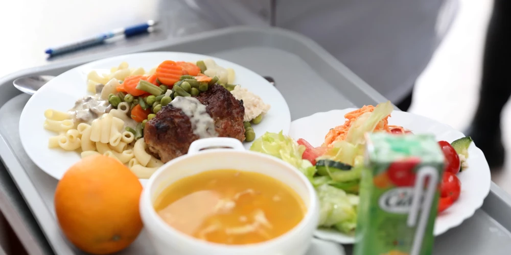 Миллионы на школьное питание разыграли лотереей.