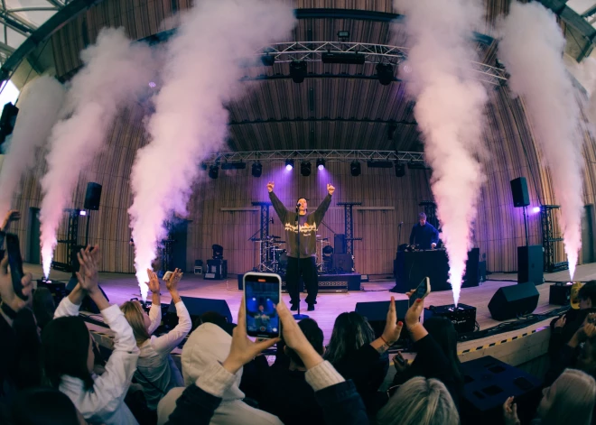 2025. gada 24. maijā Liepājas koncertdārzā “Pūt, vējiņi!” mūziķa GACHO koncerts pulcēja pilnu zāli ar viņa mūzikas piekritējiem nu jau dažādās paaudzēs.