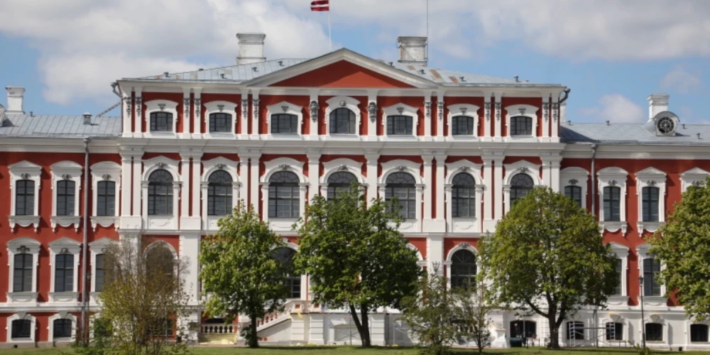 Ūdensvada avārijas dēļ Jelgavas pilī strādājošie darbu šodien turpinās attālināti. 