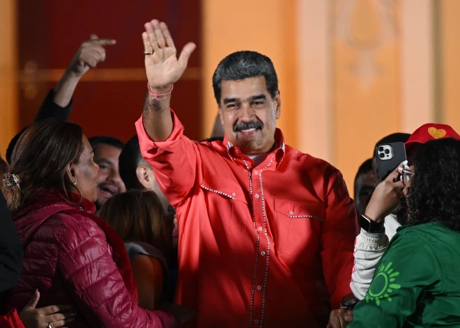 Opozīcijas boikotētajās Venecuēlas vēlēšanās uzvarējusi Maduro partija