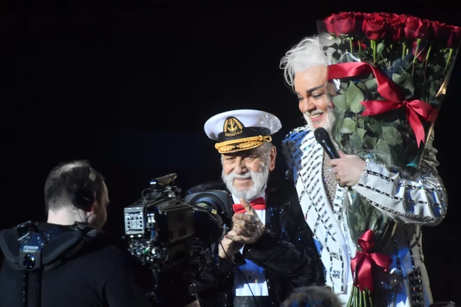 Филипп Киркоров на концерте вместе с отцом Бедросом.