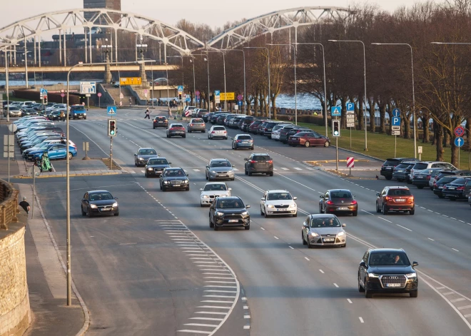 Mēs Latvijā braucam ar veciem auto: citur Eiropā brauc ar krietni jaunākiem