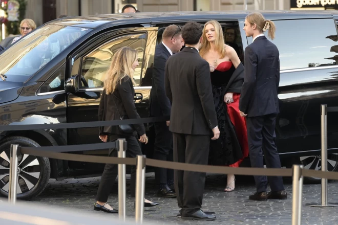 Лукас не так уж и часто выходит в свет вместе с матерью.