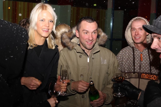 Sagaidot kopā 2008. gadu pie "Arēnas Rīga". Evita, Kaspars un Gustavo.