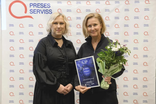 “Preses Serviss” valdes priekšsēdētāja Dace Dovidena un žurnāla “Kas Jauns” galvenā redaktore Ieva Valtere.