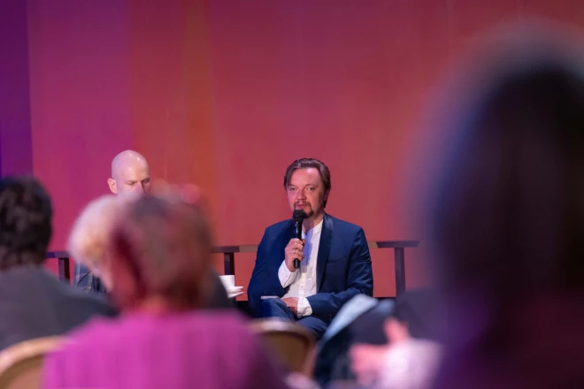 Ainārs Rubiķis sola, ka ar vienu kāju paliks Latvijā, jo te taču arī viņa fiziskās mājas.