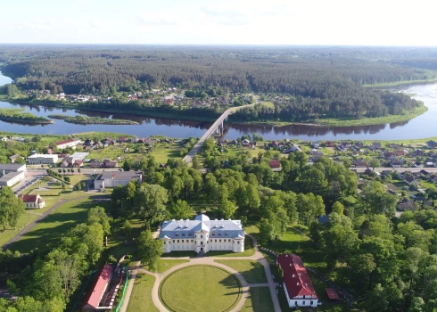 Krāslavas novadu grib pārvaldīt 116 cilvēki, kaut gan šāda iespēja pavērsies tikai 15 (attēlā: grāfu Plāteru pils komplekss ar parku Krāslavā).