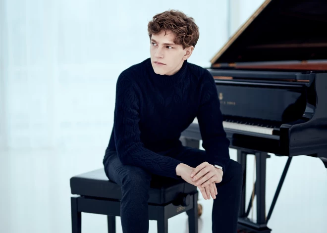 Latvijas Nacionālajā teātrī uzstāsies "mūslaiku Mocarts" — poļu izcelsmes kanādiešu pianists Jans Liseckis