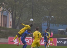"Grobiņa" mērojas spēkiem ar "Super Nova" (foto: "FK Grobiņa")