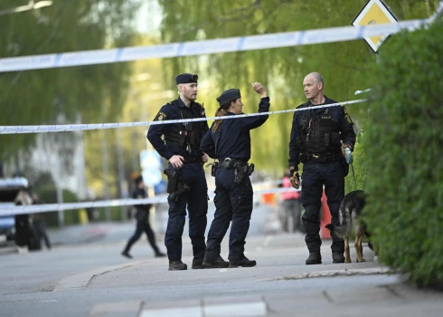 Zviedrijas policija Upsalas centrā, kur 29. aprīlī tika nošauti trīs cilvēki