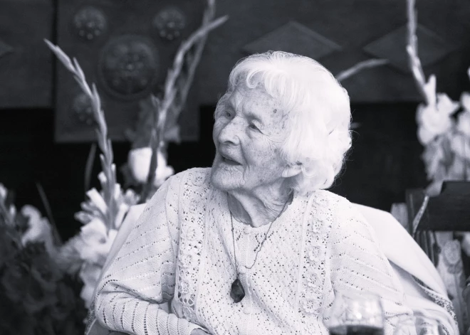 105 gadu vecumā aizsaulē devusies aktrise Elvīra Baldiņa