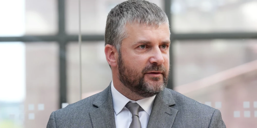Rīgas pilsētas izpilddirektors Jānis Lange piedalās preses konferencē, kurā informē par Rīgas pašvaldības skolu ēdināšanas iepirkumu.