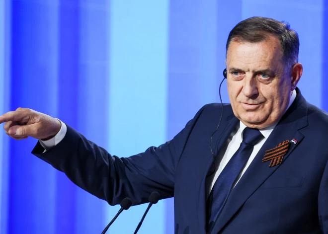 Bosnijas serbu līderis Milorads Dodiks izvairās no aresta dzimtenē un atkal dodas pie Putina