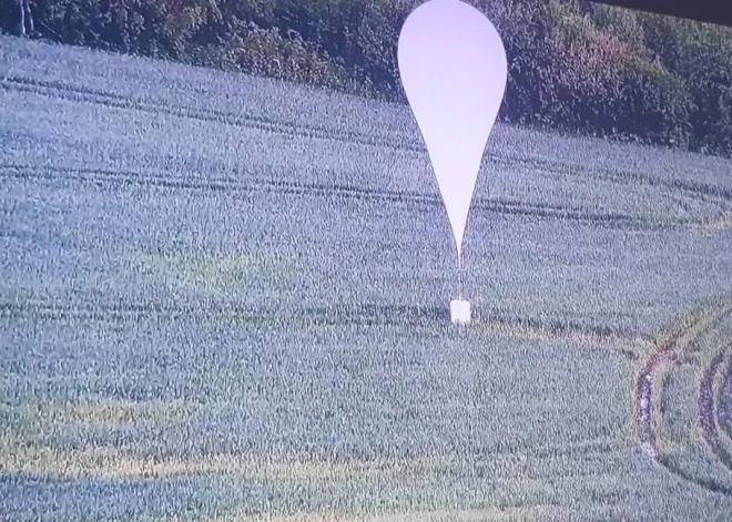 ФОТО: из России с большим грузом контрабанды прилетел воздушный шар