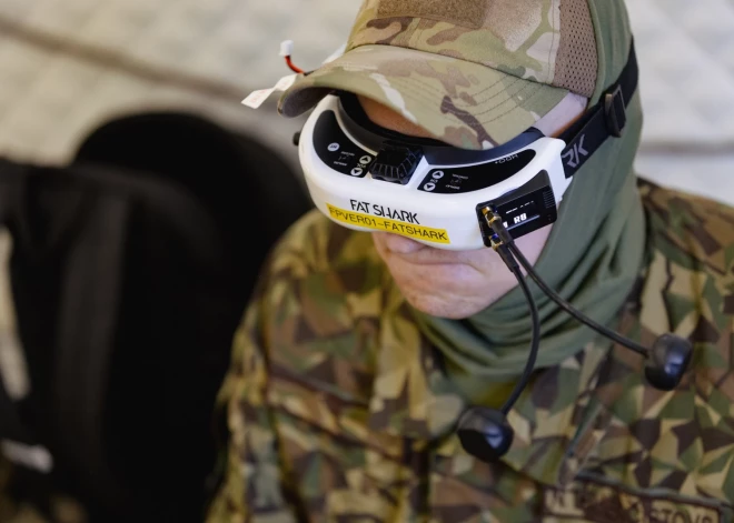 Zemessardzes bezpilota lidaparātu pilotu apmācības kursa laikā, militārā poligona “Mežaine” savu veikumu demonstrēja arī Latvijas vadošie dronu ražotāji. 