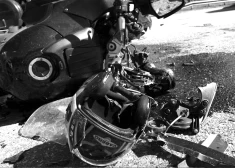 Negadījumā cieta motocikla vadītāja, kura ar gūtajām traumām nogādāta medicīnas iestādē. 