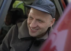 "Ēd tik daudz benzīna, cik mēs mēnesī nenopelnām!" Uģis Kuģis ticis pie sava sapņu auto stūres