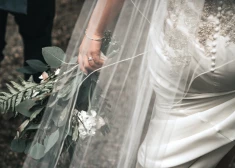 Līgavas kāzu kleita izraisa īstu ģimenes drāmu — līgavainis vīlies, bet viņa mamma sarīko traci