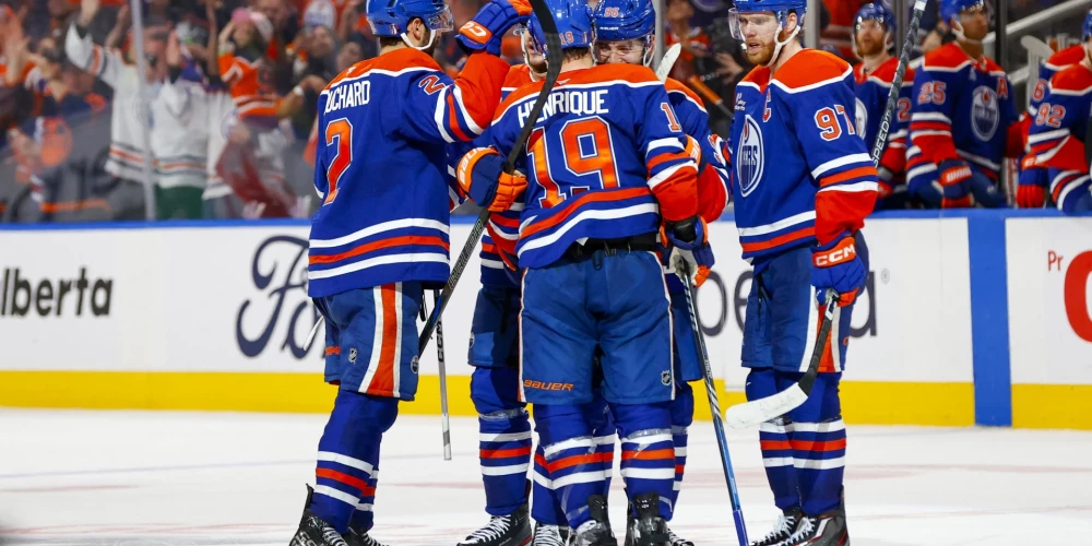 "Oilers" hokejisti nonāk uzvaras attālumā no Stenlija kausa fināla. 