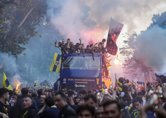 Žagars un "Fenerbahce" ar parādi Stambulas ielās atzīmē uzvaru ULEB Eirolīgā