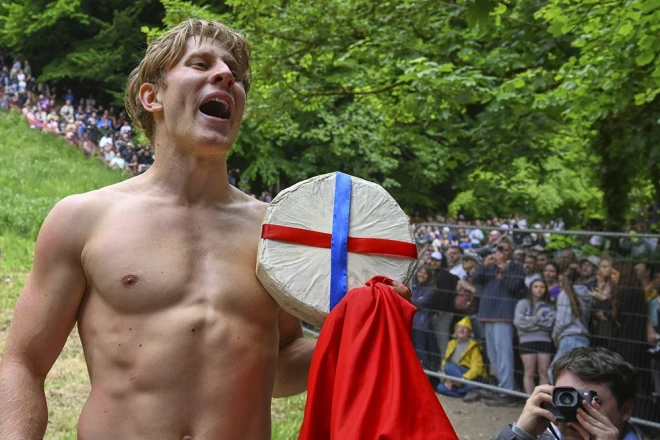 Sacensībās, kuru vēsture aizsākās pirms 600 gadiem, uzvarēja vācu jūtūberis Toms Kopke.