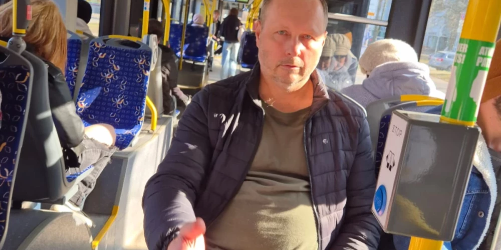 Rīgas pašvaldības policija meklē attēlā redzamo vīrieti.
