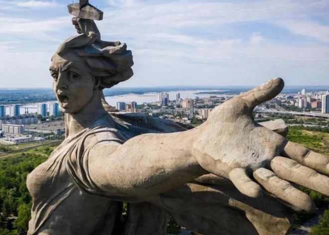 Volgogradas milzu statujas "Dzimtene-Māte sauc" galvā miris Maskavas augstskolas rektors