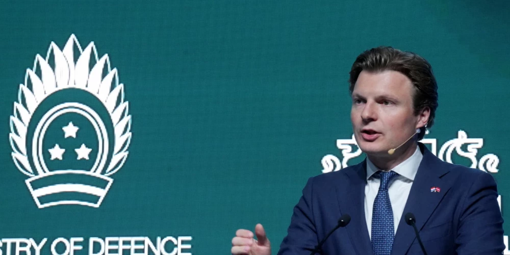 Jau vēstīts, ka Rīgā trešdien pirmo reizi norisināsies aizsardzības inovāciju samits "Drone Summit 2025", vienuviet pulcējot vairāk nekā 1500 augsta līmeņa politiskos līderus, militāros ekspertus, zinātniekus un aizsardzības industrijas pārstāvjus no 20 Dronu koalīcijas un citām sabiedroto valstīm.