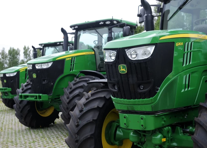 Zagļi Latvijā cītīgi zog traktorus: policija dod padomus savas tehnikas nosargāšanai