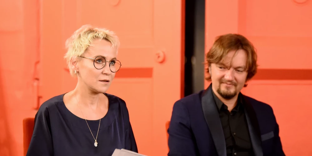 Diriģents Ainārs Rubiķis, kura laulība ar aktrisi Rēziju Kalniņu, kā šķita, ir jau pavisam uz izjukšanas robežas, nu paziņo - attiecības izdevies atjaunot!