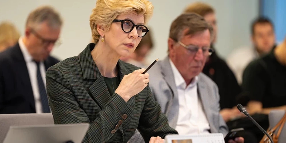 Budžeta un finanšu (nodokļu) komisijas priekšsēdētaja Anda Čakša.