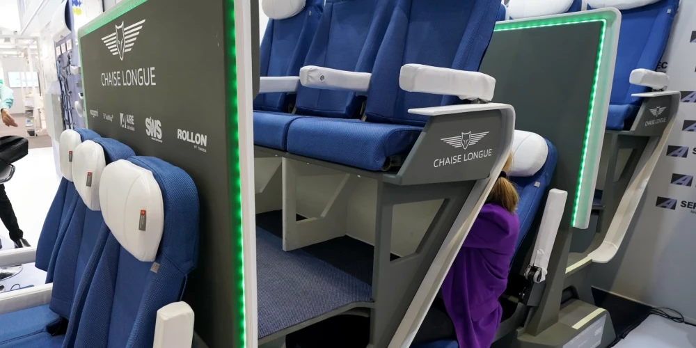 Divstāvu sēdekļu ideju piedāvā spāņu jaunuzņēmums Chaise Longue.