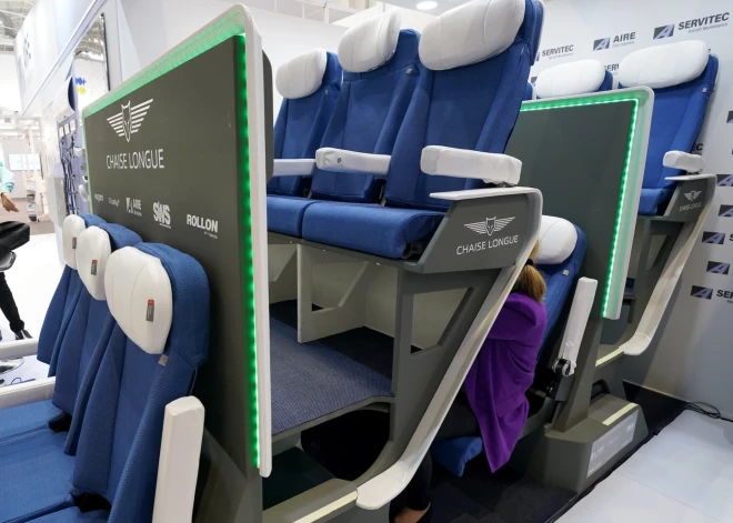 FOTO: divstāvu lidmašīnas sēdekļi: cilvēki smīkņā, bet varbūt tā ir ceļojumu nākotne