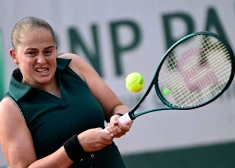 Ostapenko dramatiskā trīs setu cīņā izslēdz amerikānieti Dolehaidu
