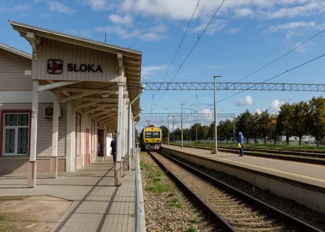 В Слоке люди в последний момент спасли мужчину, который сидел на платформе и не реагировал на сигналы поезда