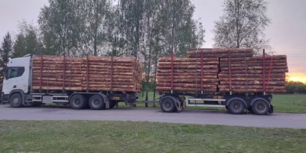 Valsts policija soda pārkrautus baļķvedējus. 