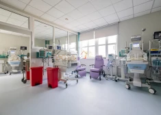 Jauni ķengura krēsli, jaunākās paaudzes ventilatori - Stradiņos atjauno nodaļu priekšlaikus dzimušiem mazuļiem 